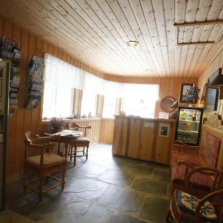 Lunde Turiststasjon * Skei (Sogn og Fjordane)